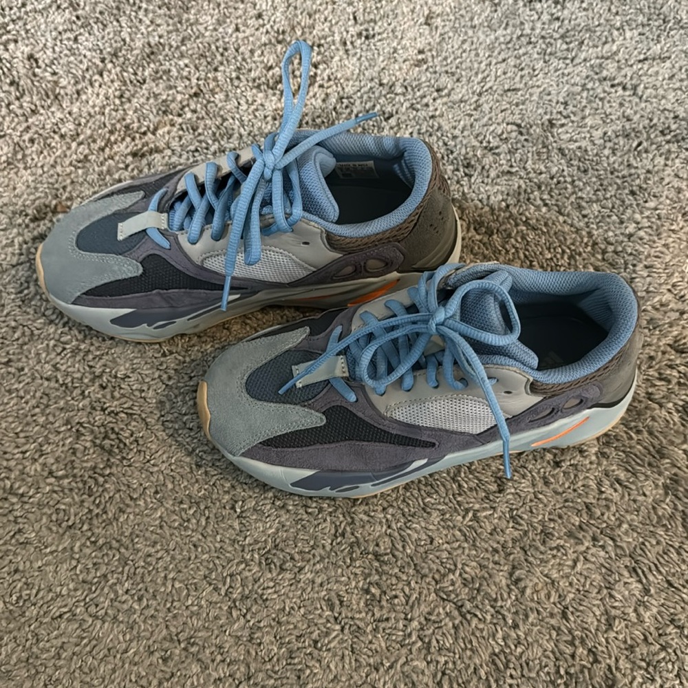 Yeezy Boost 700 Carbon Blue